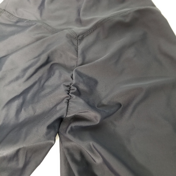 Gevity Scrunch Butt Black Leggings - Picture 4 of 9